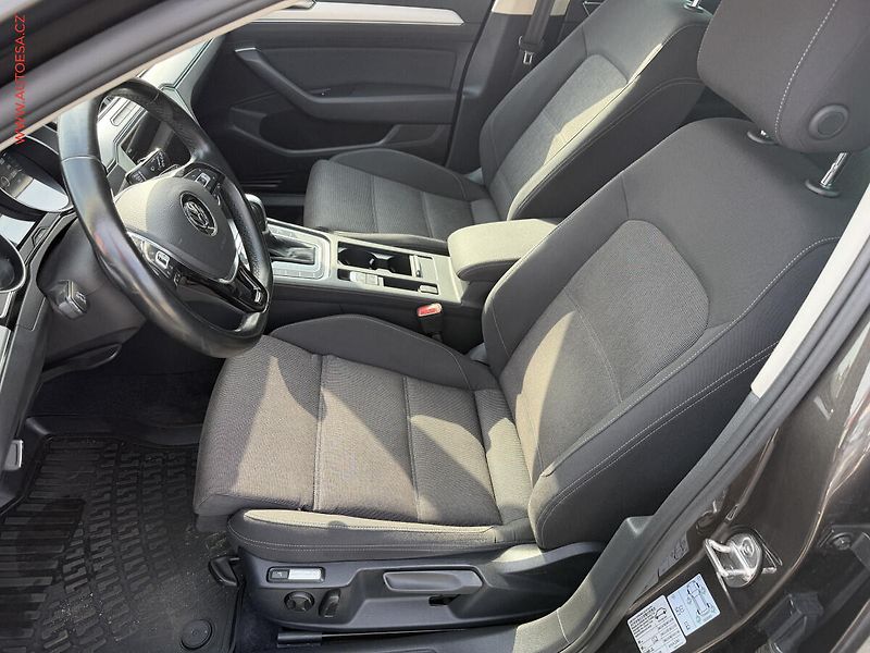 Volkswagen Passat (2018) 2.0TDi, DSG, navi, TZ - fotka 9 z 22