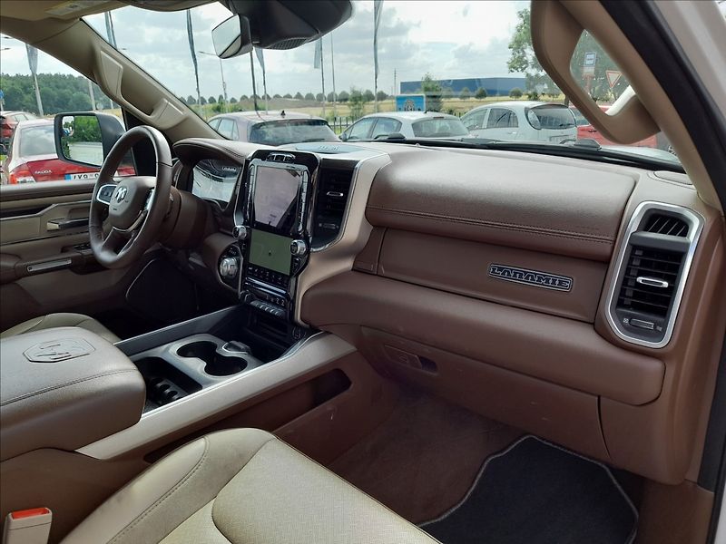 RAM 1500 5,7 HEMI LARAMIE 4x4 - fotka 28 z 33