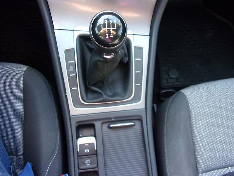 Volkswagen Golf 1,2 TSI - fotka 21 z 24