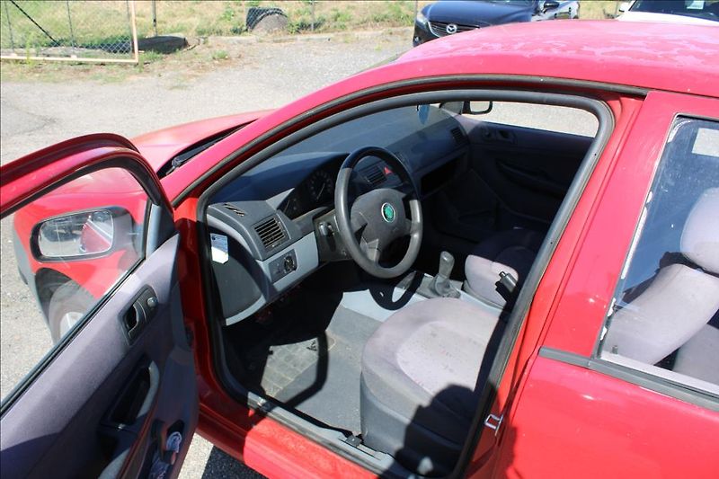 Škoda Fabia 1,2 i  STK 3/2028 - fotka 9 z 20