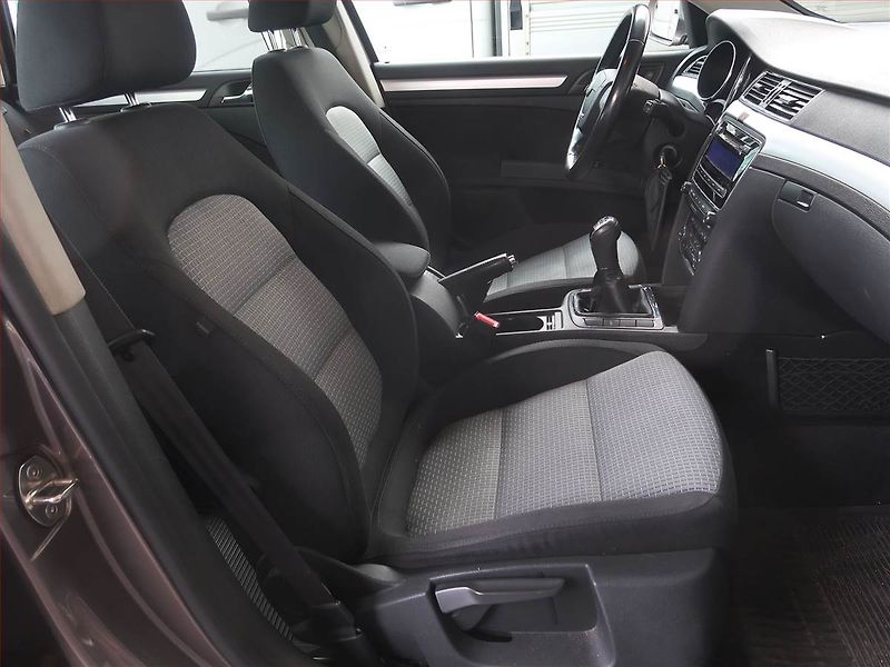 Škoda Superb (2010) 2.0 TDI, Xenony, Tempomat - fotka 9 z 14