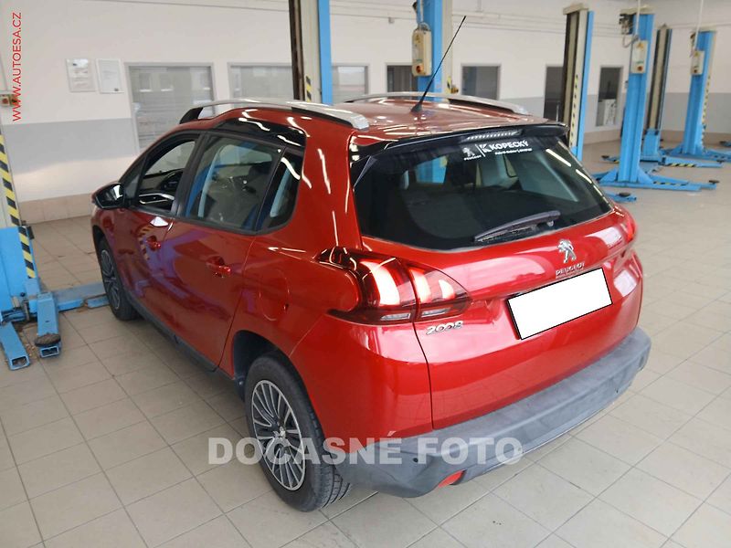 Peugeot 2008 (2018) 1.2i, 1.maj,ČR, servis.kniha - fotka 2 z 3