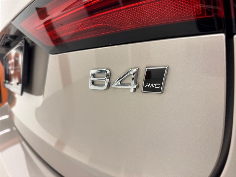 Volvo V90 2,0 B4 AWD Cross Country Plus - fotka 15 z 15