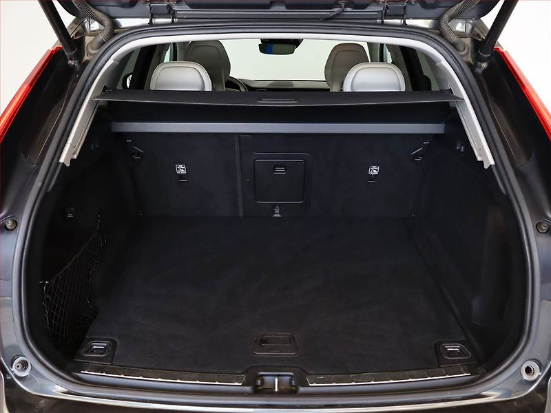 Volvo XC60 (2017) Inscription D5 AWD - fotka 12 z 20