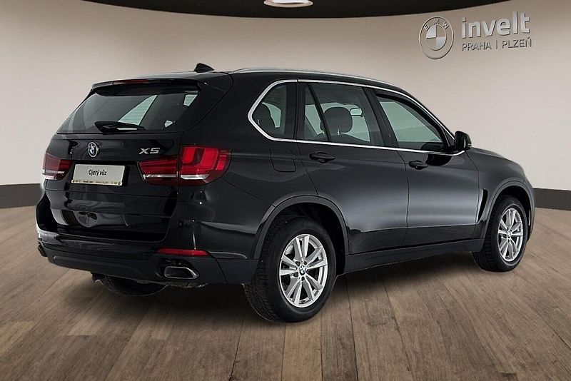 BMW X5 xDrive 35i - fotka 3 z 26