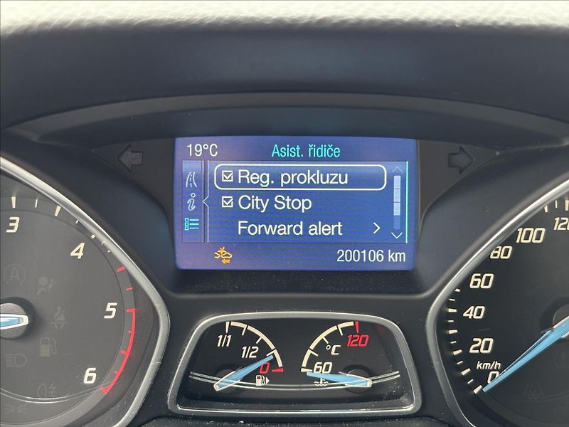 Ford Focus 2,0 TDCI 140k Titanium - fotka 23 z 36