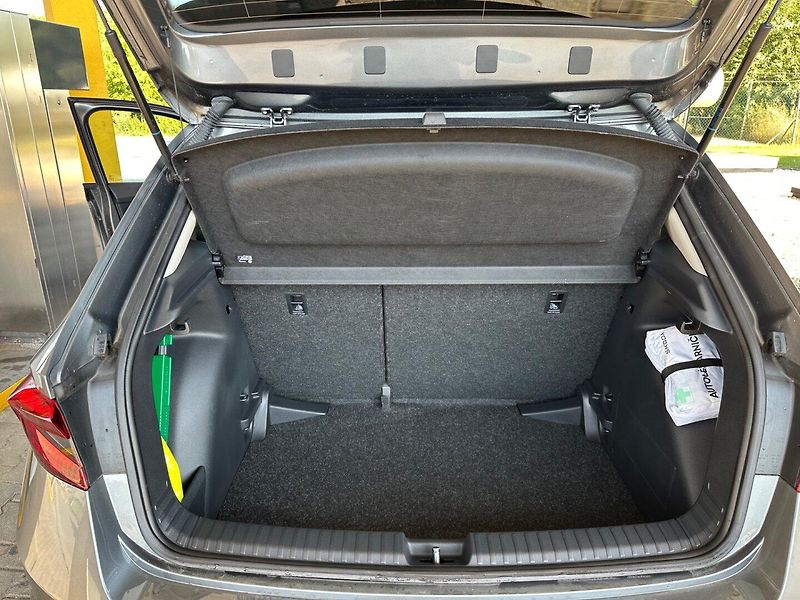 Škoda Fabia (2024) 1.0TSi DSG, FULL-LED, APP, - fotka 19 z 19