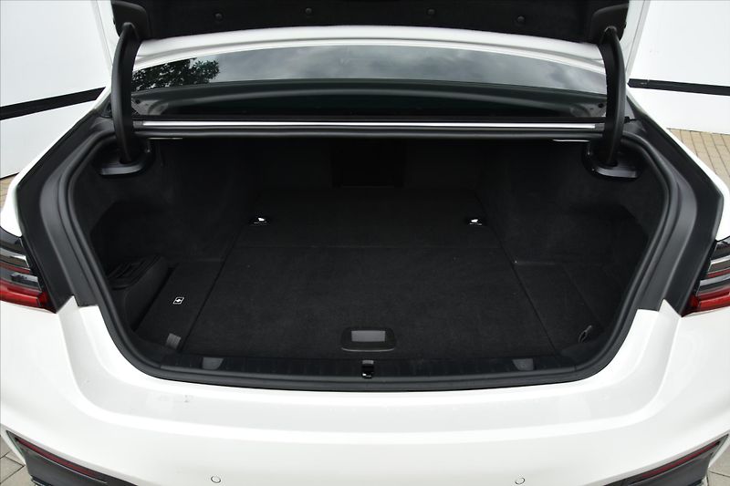BMW Řada 7 745Le xDrive M PAKET LASER ČR - fotka 13 z 39