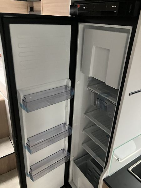 Hymer (2025) MCT600 el. postel Premium MY26 - fotka 16 z 19