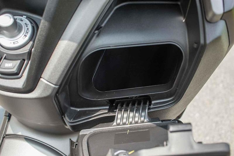 Designem se nový NMax přiblížil maxiskútrům z modelové řady Yamaha.