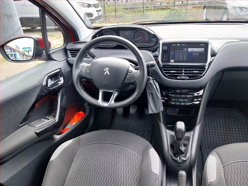 Peugeot 208 (2016) 1.2 PureTech, ČR,1.maj - fotka 7 z 14