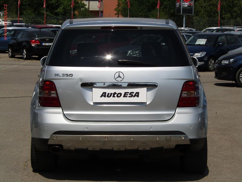 Mercedes-Benz Třídy M (2005) 3.5 ML350 4M, ČR, AT, park - fotka 5 z 17