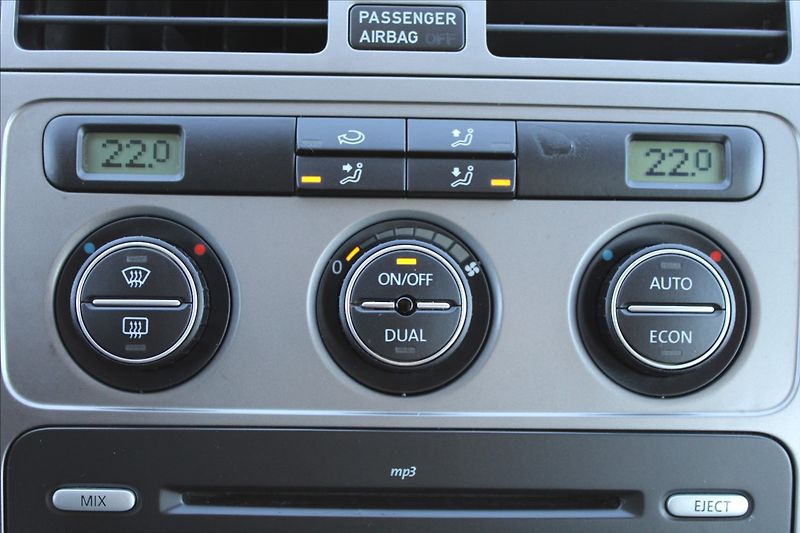 Volkswagen Touran 1,9 TDI  KLIMATIZACE,TEMPOMAT - fotka 12 z 29