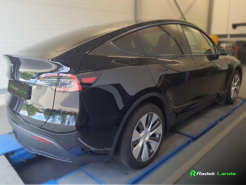 Tesla Model Y (2023) AWD Berlín, Dual Motor - fotka 3 z 8