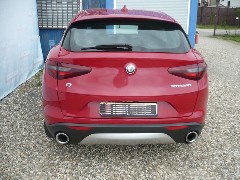 Alfa Romeo Stelvio 2.0T Q4 Kamera Klima - fotka 8 z 33