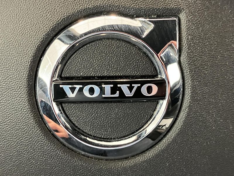 Volvo XC90 D5 AWD R-Design AT8, ČR - fotka 48 z 54