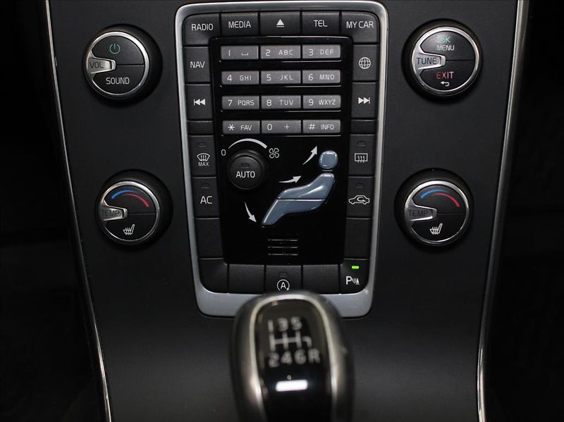 Volvo S60 2,0 D3 110kW MT NAVI Light ČR - fotka 14 z 19