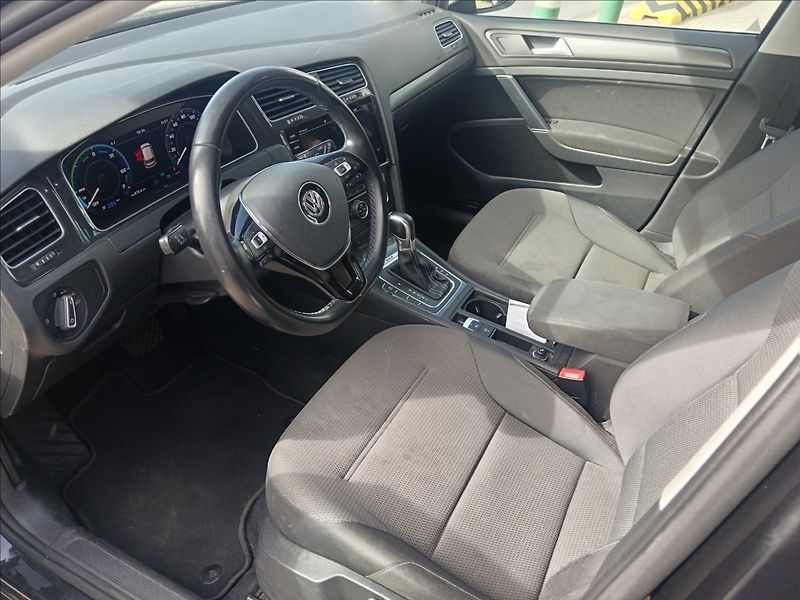 Volkswagen Golf 0,0 e electric drive 100kW - fotka 19 z 22