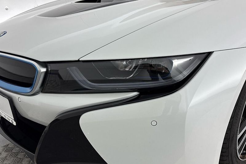 BMW i8 Coupé - fotka 23 z 34