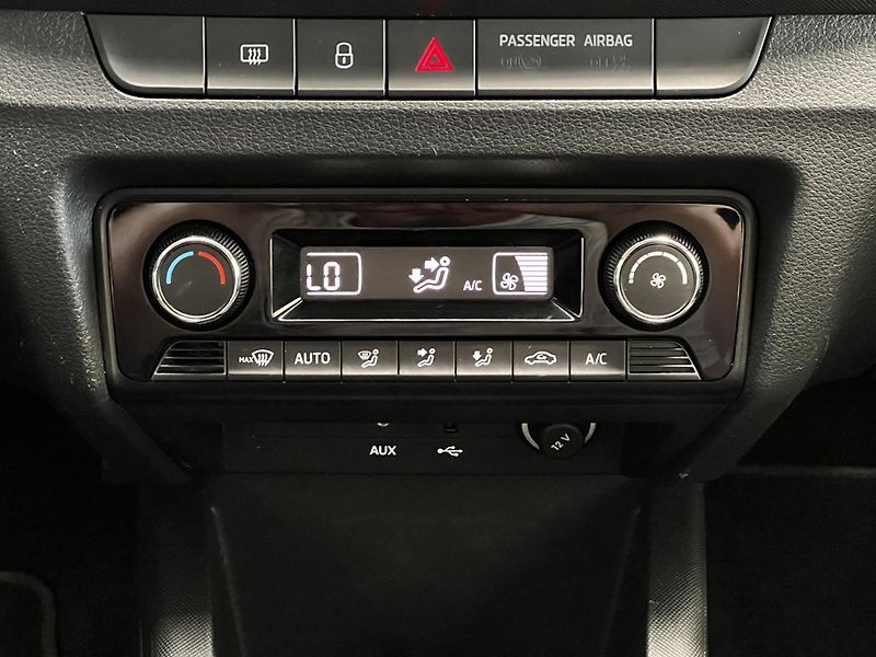 Škoda Fabia 1.2TSI 66kW First Edition TZ  - fotka 12 z 21