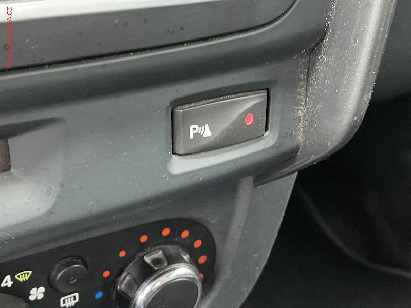 Dacia Duster (2015) 1.2 TCe, Prestige, kamera - fotka 15 z 18