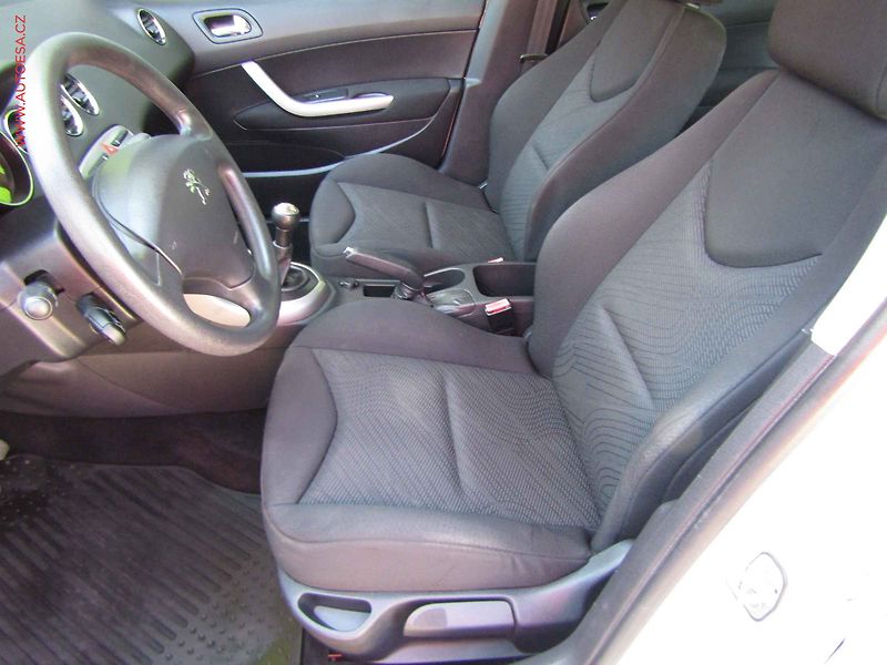 Peugeot 308 (2013) 1.6 HDi, ČR, AC, temp, tažné - fotka 9 z 17