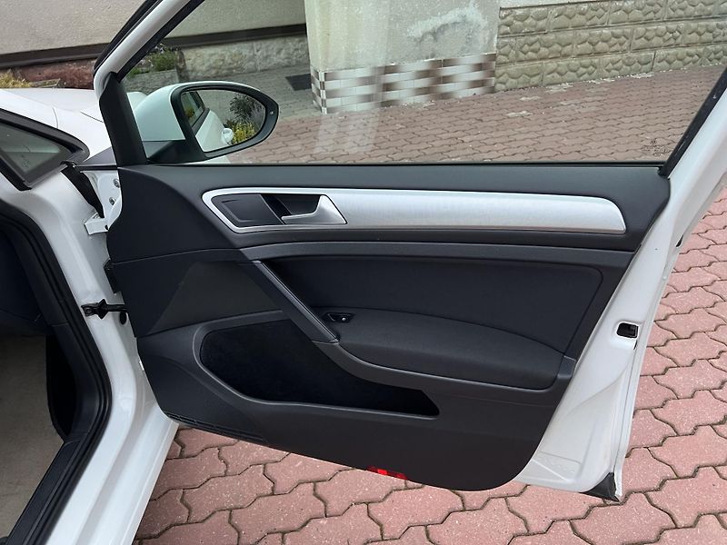 Volkswagen Golf 1.0 TSI 85KW,1 MAJITEL,SERVIS - fotka 20 z 40