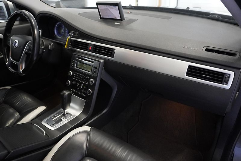 Volvo V70 T6 R-DESIGN 4WD AUT. - fotka 25 z 28