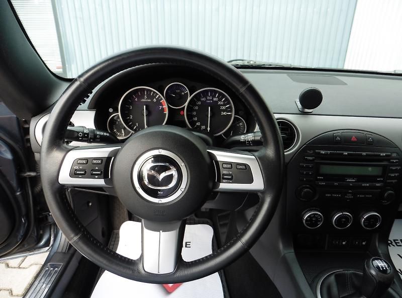Mazda MX-5 NC 1.8i Roadster Coupé 1.maj. - fotka 11 z 15