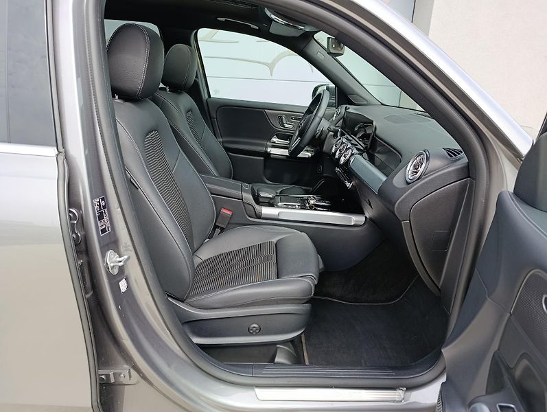 Mercedes-Benz GLB 200 4MATIC ČR  - fotka 16 z 34