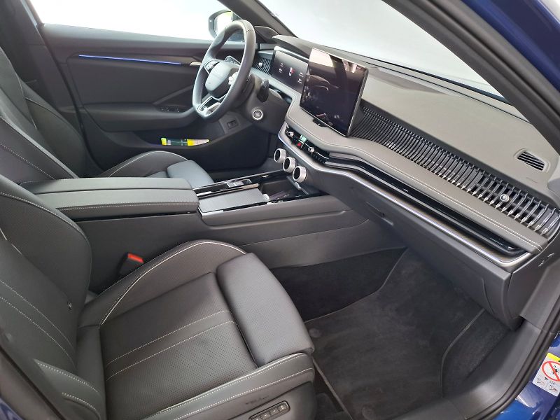Škoda Superb (2025) SPORTLINE TS 195/2.0 A7A - fotka 23 z 31