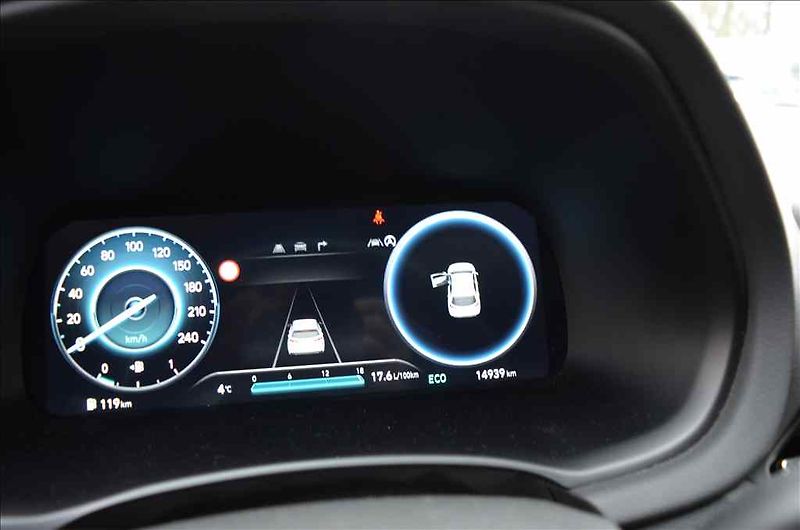 Hyundai i30 (2024) 1,5T--GDI FASTBACK - fotka 13 z 18