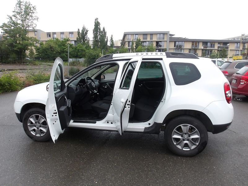 Dacia Duster 1,6i ČR ! 1.MAJITEL ! - fotka 12 z 29