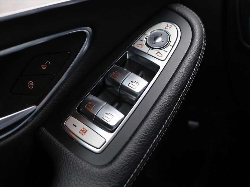 Mercedes-Benz GLC 2,1 220d 125kW AMG 4Matic CZ - fotka 16 z 33