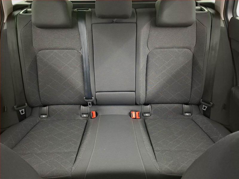 Volkswagen Golf (2021) Life 1.5 TSI, Serv.kniha - fotka 10 z 19