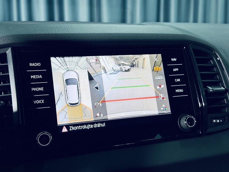 Škoda Karoq (2025) 1.5TSI*SPORT*360*5.LET.ZÁR - fotka 27 z 42