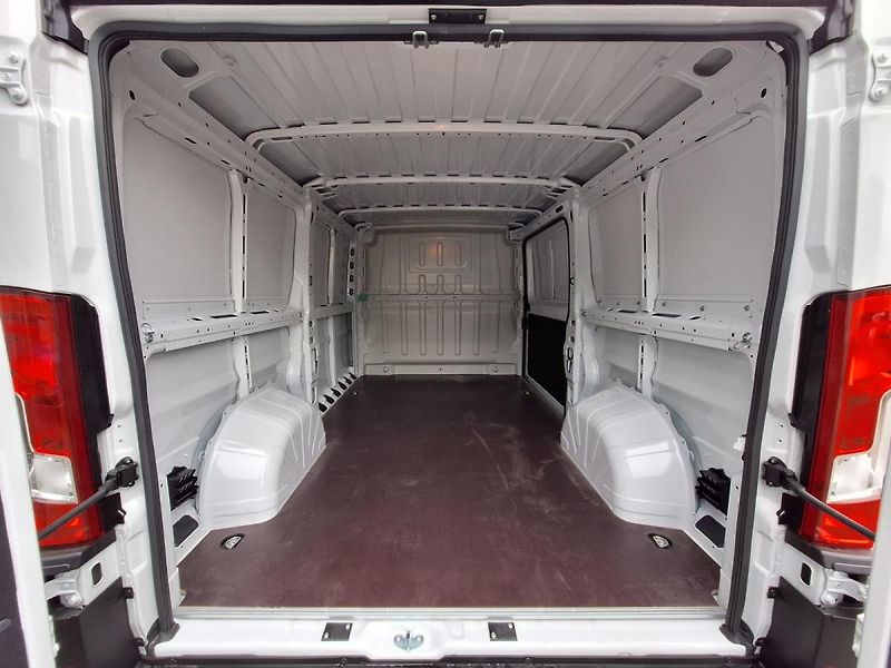 Peugeot Boxer (2026) FG 3000 L2H1 BHDi 120k MAN6 - fotka 17 z 17