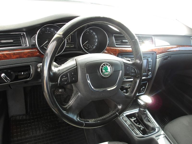 Škoda Superb 2,0TDi 103kW DSG ! ČR ! 2.MAJ. - fotka 17 z 45