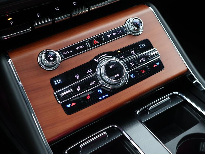Lincoln Aviator 3,0 EvoBoost V6 AWD CZ - fotka 31 z 43