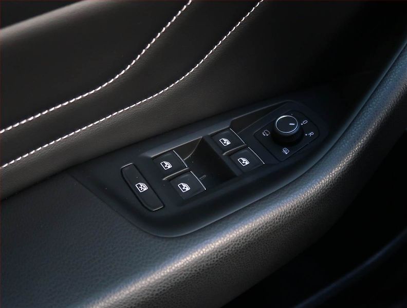 Volkswagen Passat (2020) R-Line 2.0 TDI, Serv.kniha - fotka 20 z 24
