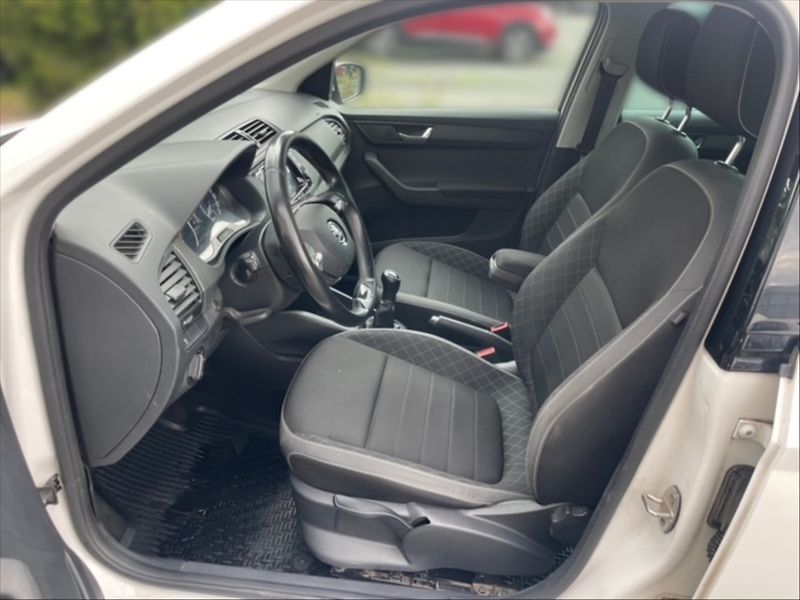 Škoda Fabia 1,0 TSI Ambition - fotka 7 z 11