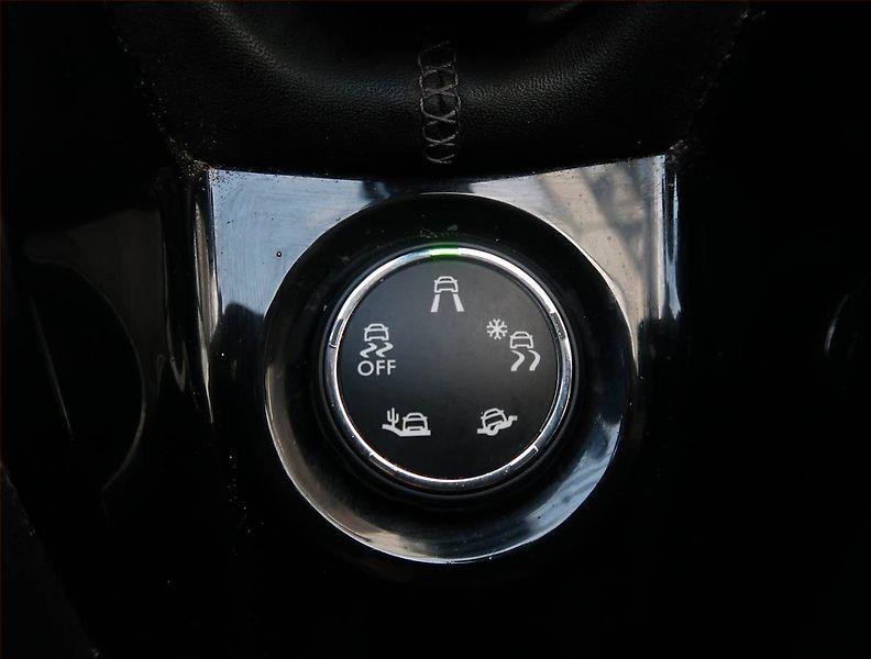 Peugeot 2008 (2018) 1.2 PureTech, Serv.kniha, Kůže - fotka 19 z 19