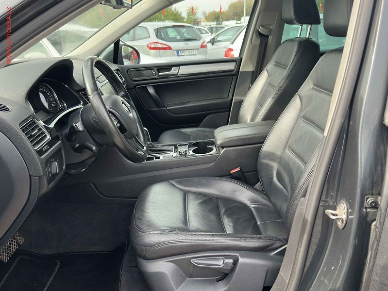 Volkswagen Touareg (2011) 3.0 TDi 4x4, AT, navi, bixen - fotka 9 z 22