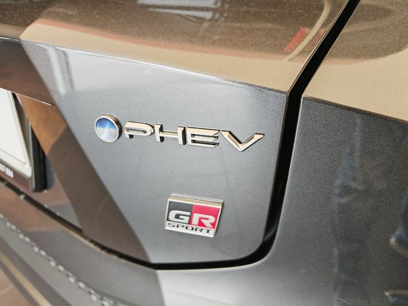 Toyota C-HR 2.0 PHEV GR SPORT - fotka 8 z 39