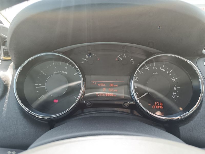 Peugeot 5008 1,6 THP - fotka 15 z 19