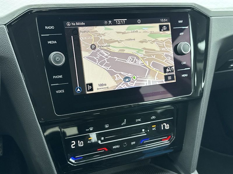 Volkswagen Passat (2021) Variant 2.0 TDI DSG Business - fotka 17 z 34