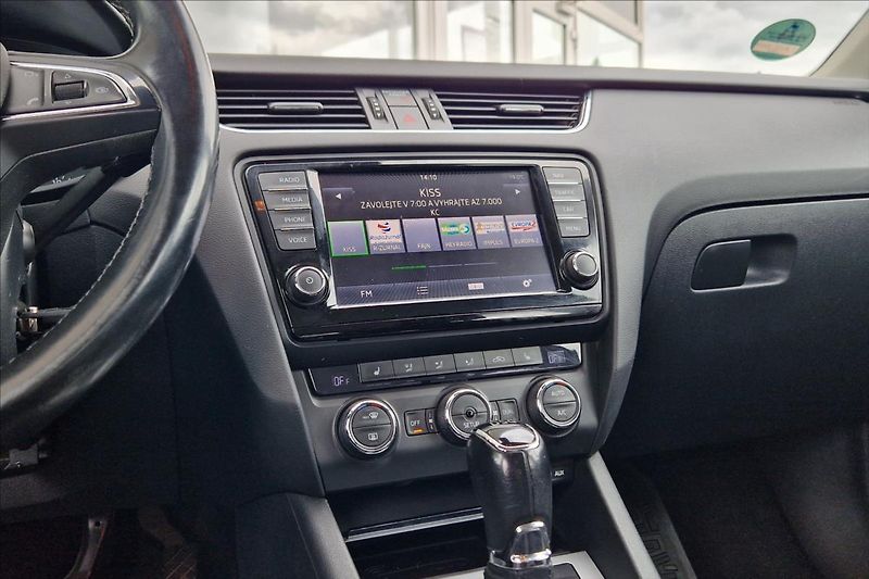 Škoda Octavia 2,0 TDI DSG KLIMA VÝHŘEV DIGI - fotka 22 z 34
