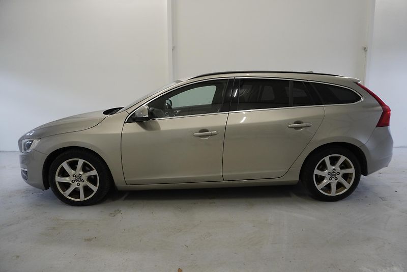 Volvo V60 D4 AUTOMAT - fotka 8 z 29