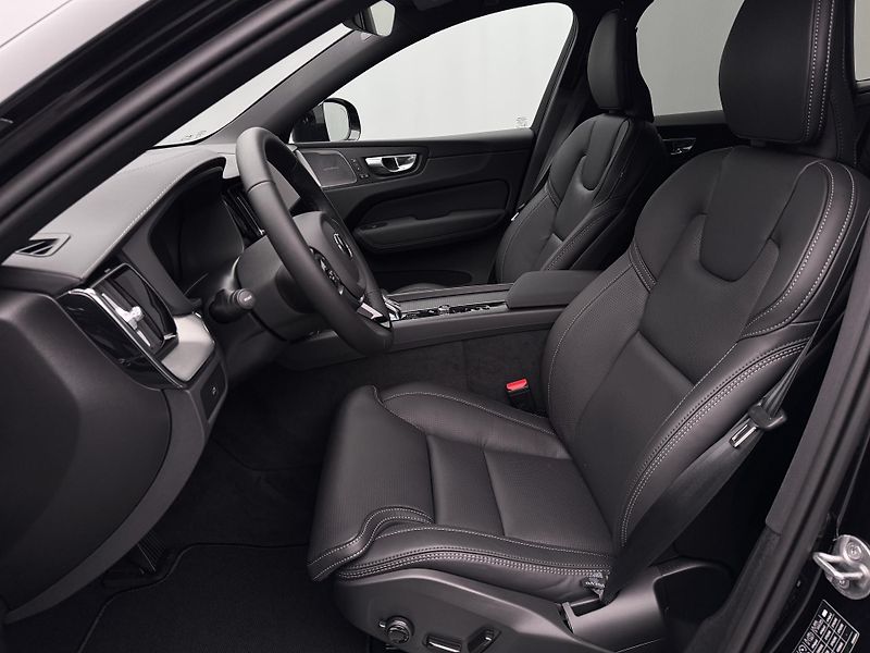 Volvo XC60 (2026) B5 AWD AUT ULTRA BLACK EDITION - fotka 3 z 24
