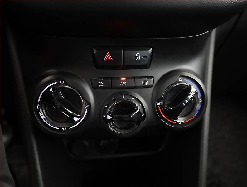 Peugeot 208 (2018) 1.2 PureTech, ČR,1.maj - fotka 10 z 14